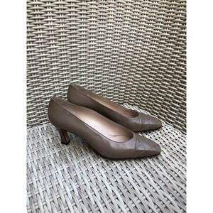 Rene Mancini leather light brown tan pumps heels shoes matelasse stitching
